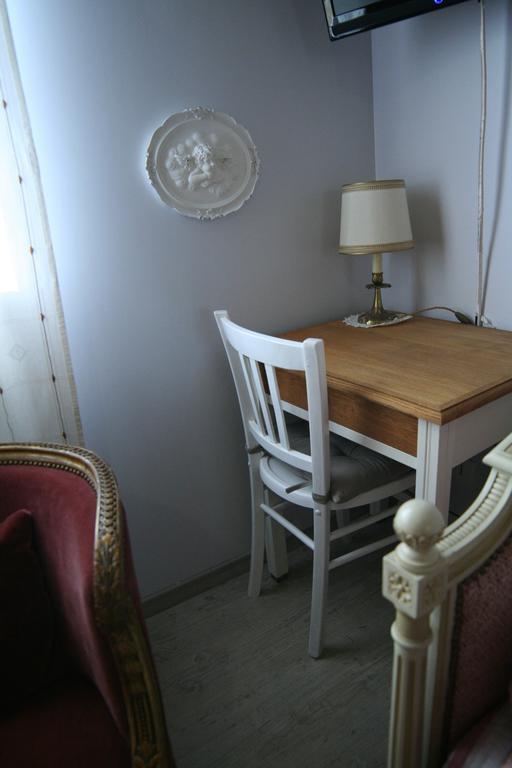 Chambre D'Hotes Du Domaine De La Haute Poignandiere Saint-Germain-de-la-Coudre Room photo